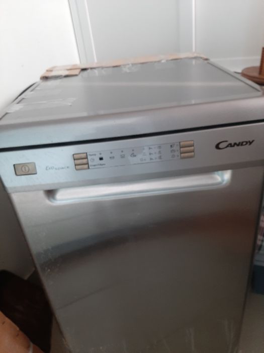 Срочно продам посудомоечную машинку