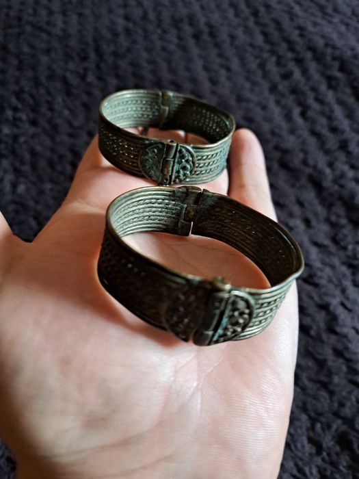 Стари  гривни и монети