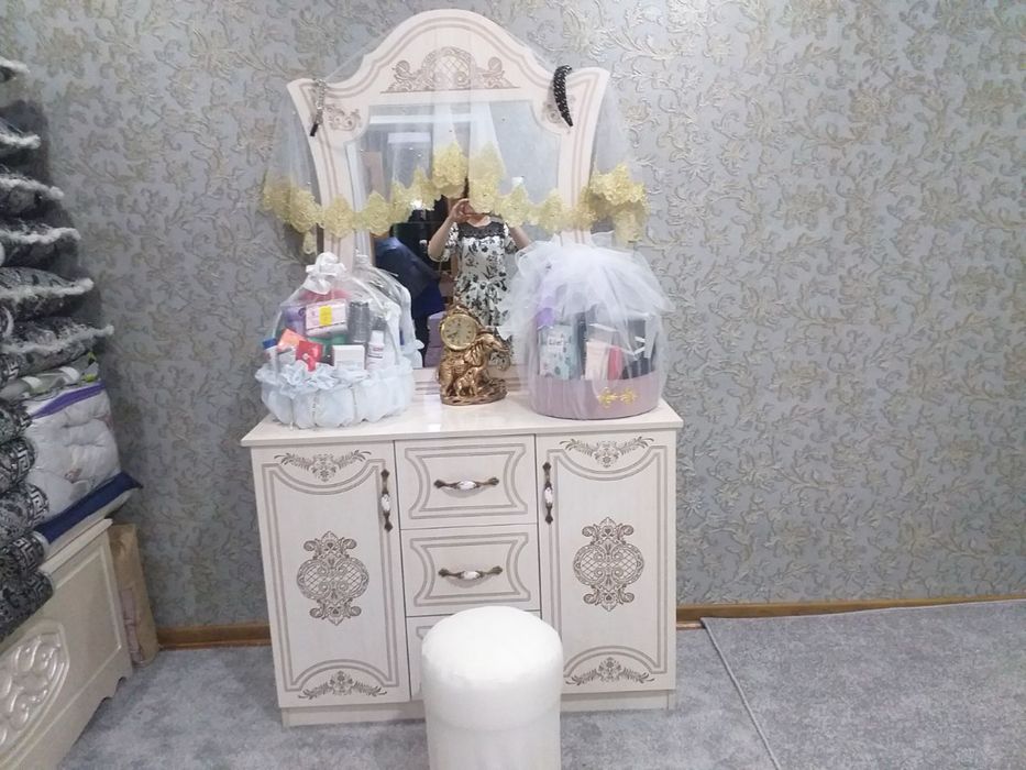 Продается спальный гарнитур