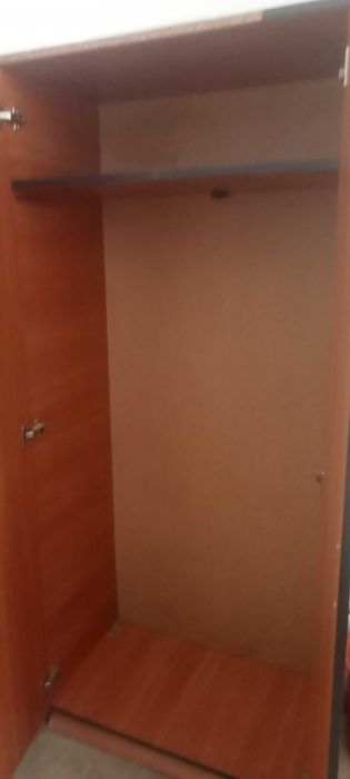Шкафы, тумбочки срочно продам