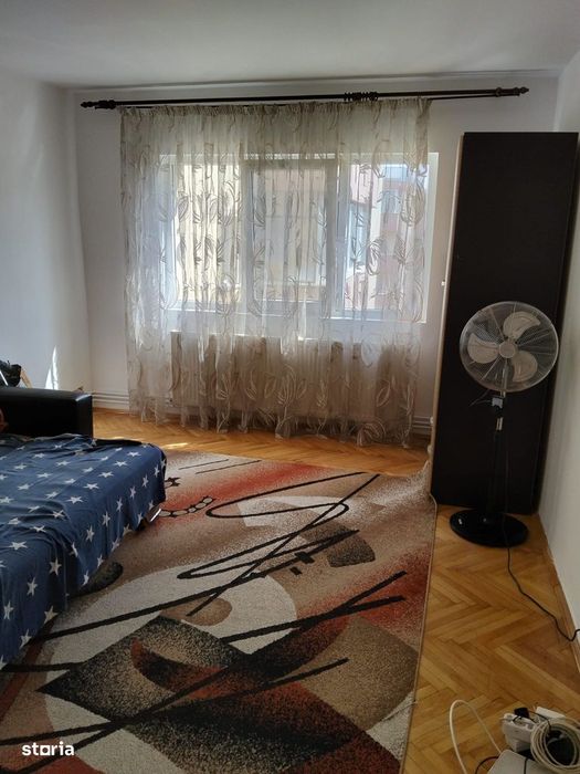 PF vand apartament 3 camere decomandate, Str. Rovine
