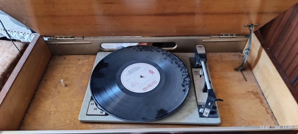 Продавам радиограмофон