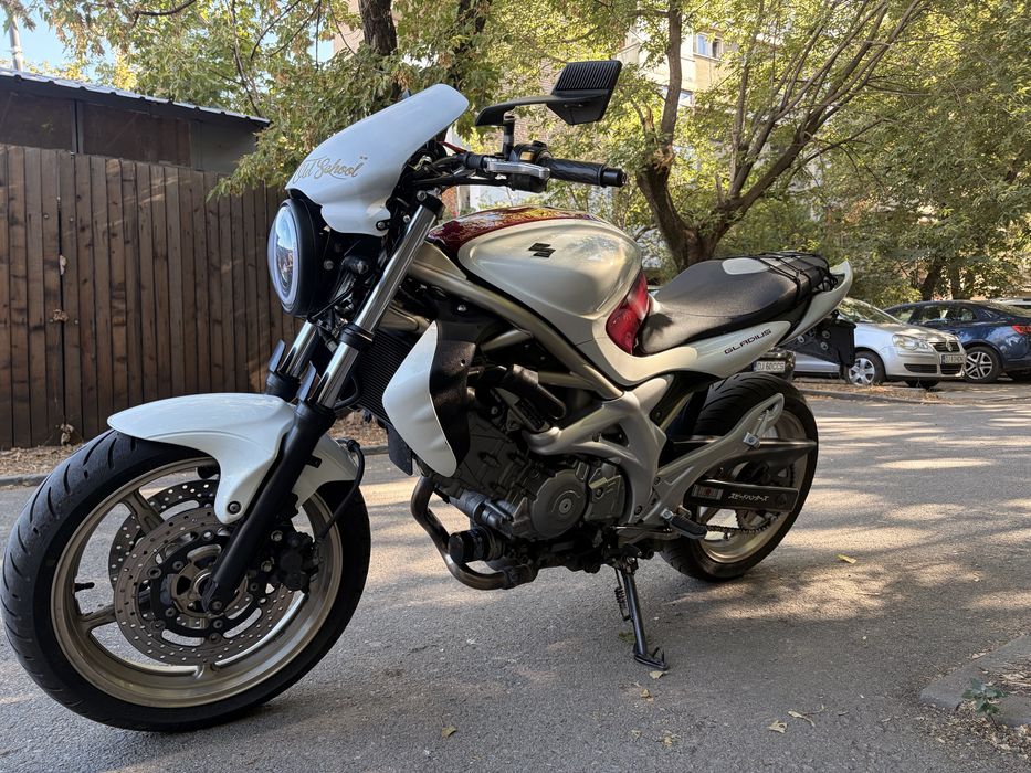 Motocicleta Naked Suzuki SFV 650 Galdius