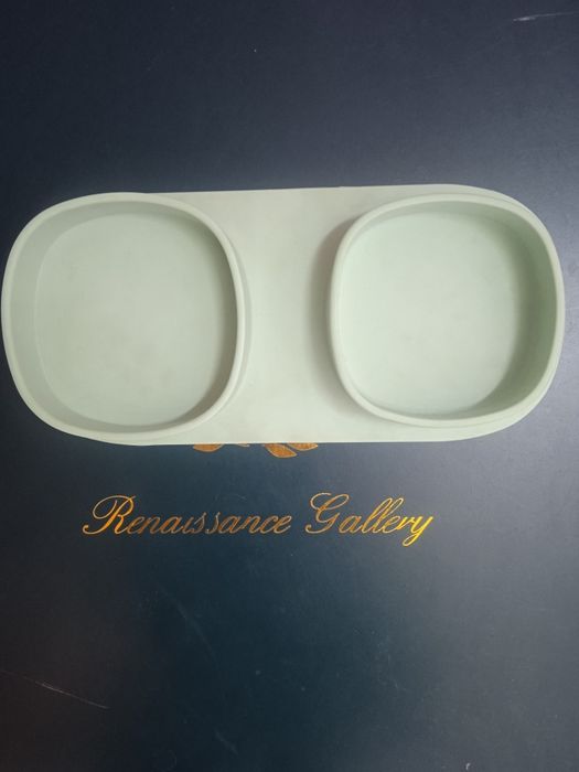 Миска для кормления животных.