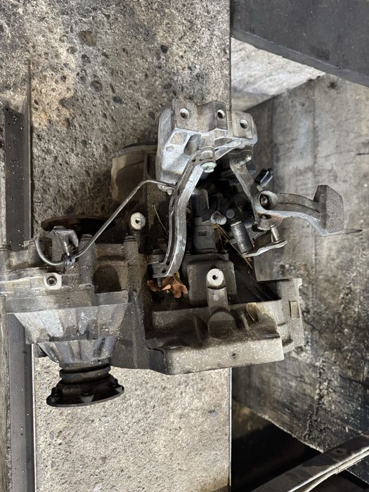 Cutie Viteza VW Caddy  5+1  viteze. 6+1 viteze