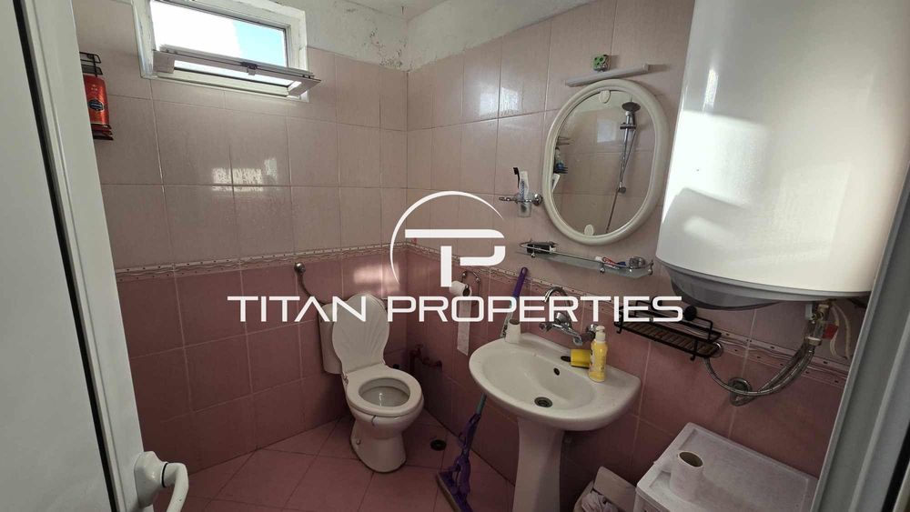 Етаж от къща, под наем, м-т Долна Трака