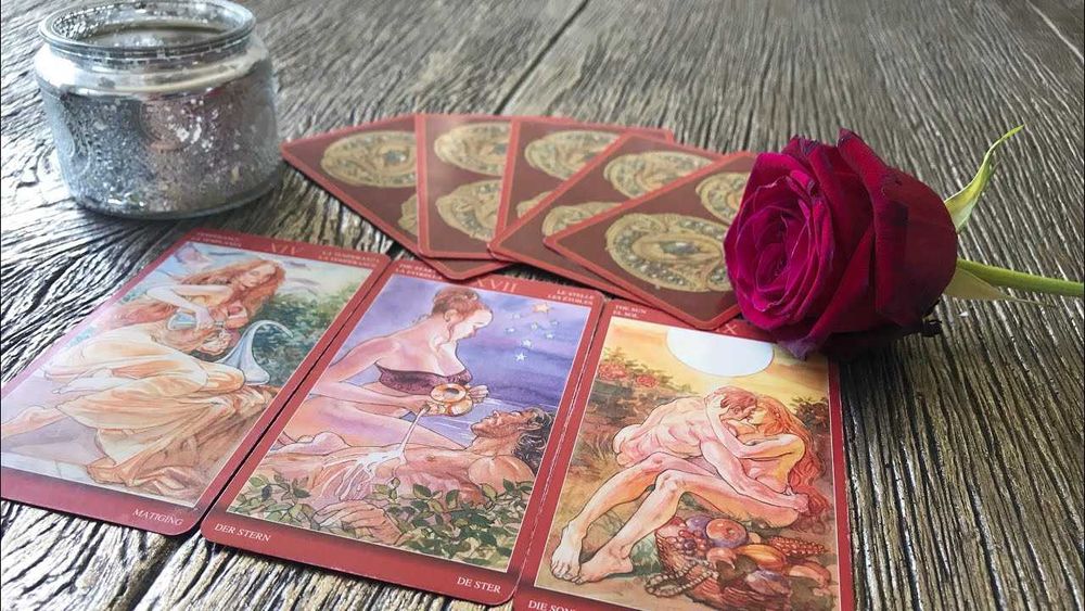 Таро. The Unfolding Path Tarot, The Urban Tarot, Romantic Tarot