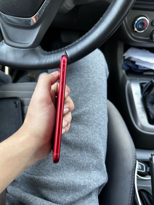 iphone xr (red)
