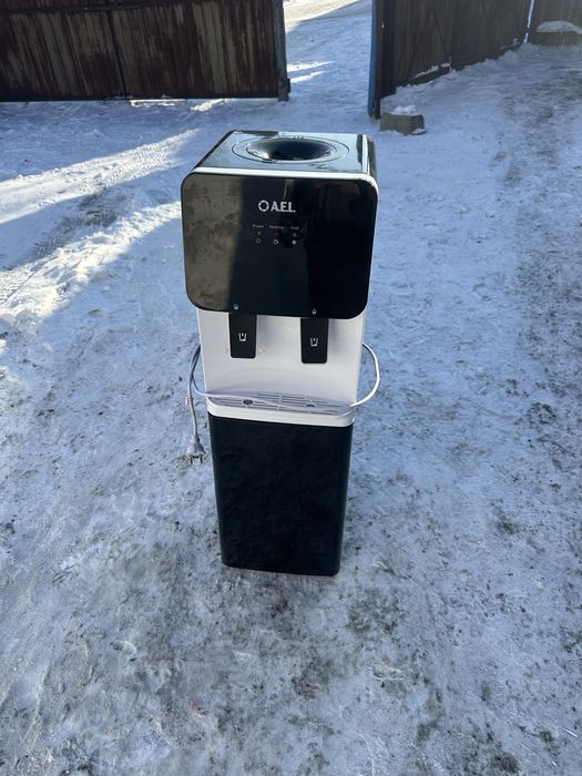 Кресло, кулер, сейф, холодильник