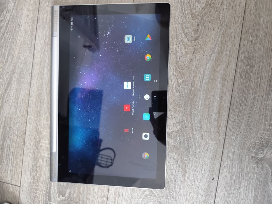 Tableta Lenovo 13" cu videoproiector