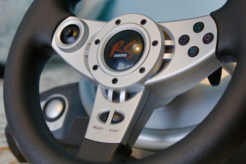 Volan Gaming RS Nano RS700 cu Pedale și Schimbător, Stare Impecabilă