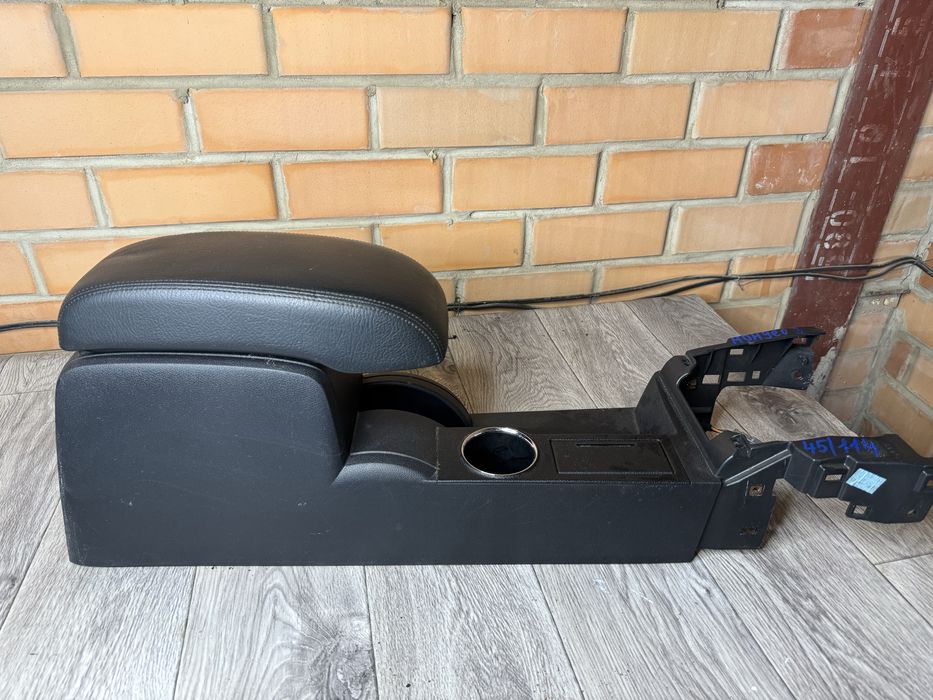 Подлокотник на Форд Мондео 3