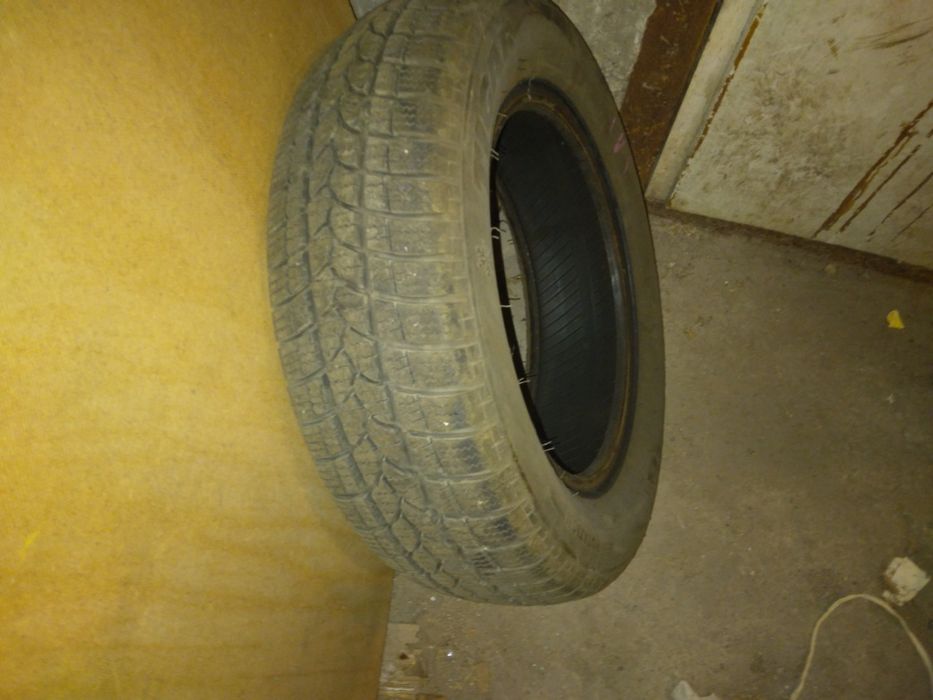 Продавам зимни гуми на 2 сезона