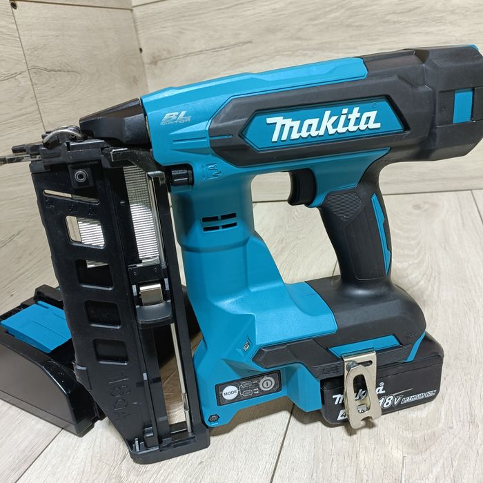 Pistol de cuie pentru lemn 19-64mm Makita DBN601 fabricatie 2025