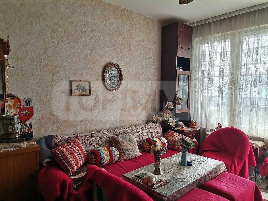 Двустаен апартамент в кв. Владиславово