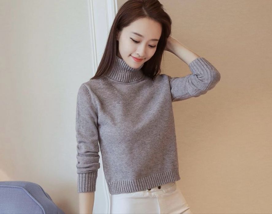 Серый теплый свитер