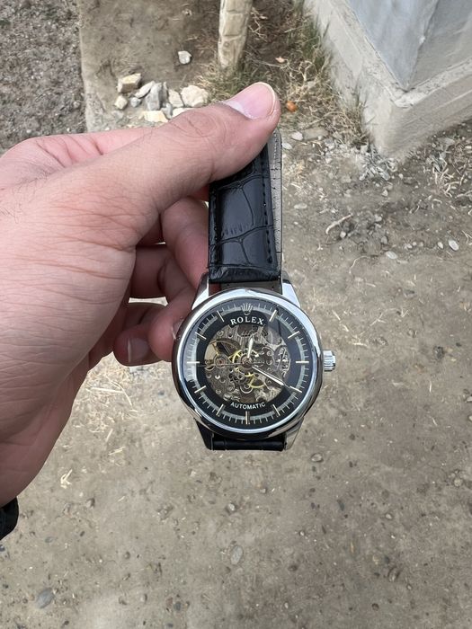 Rolex soat sotiladi