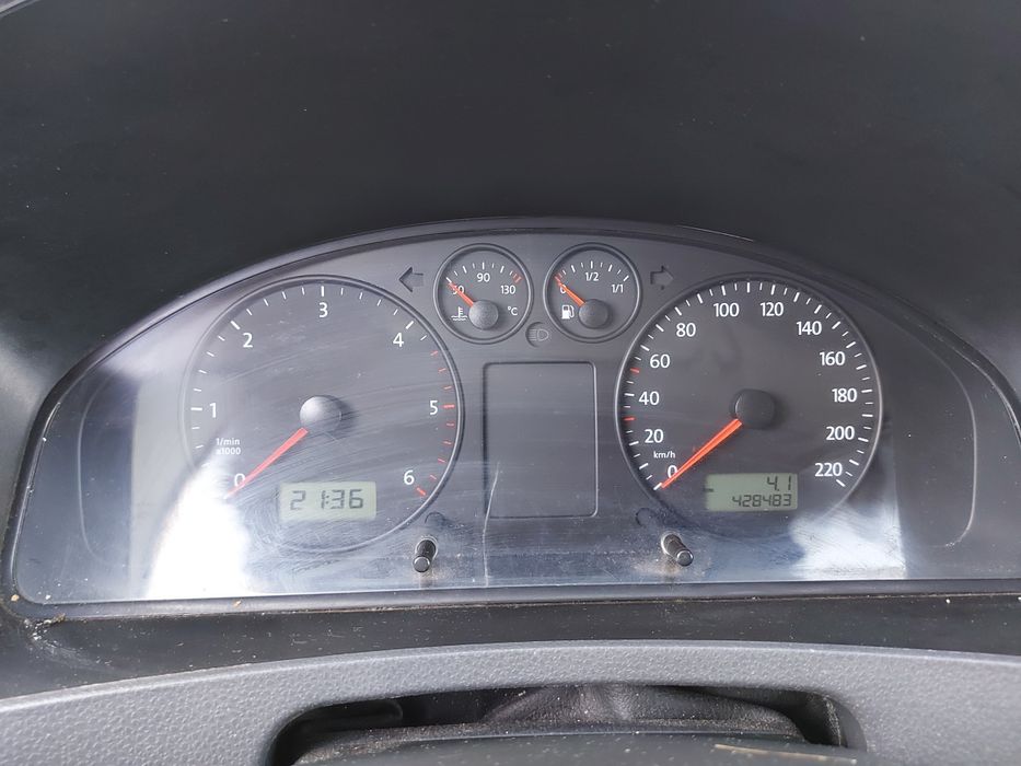 Vand T5  Volkswagen Caravelle 8+1