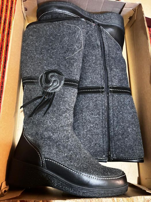 Продам женские сапоги