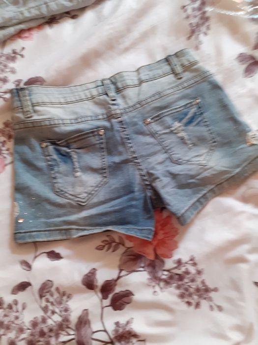 vând pantaloni scurți pentru fete blugi