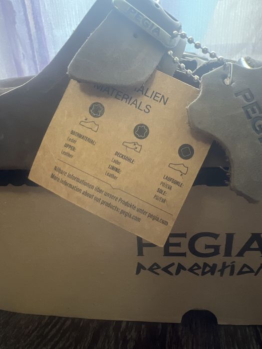 Трендовые кожаные шлепанцы