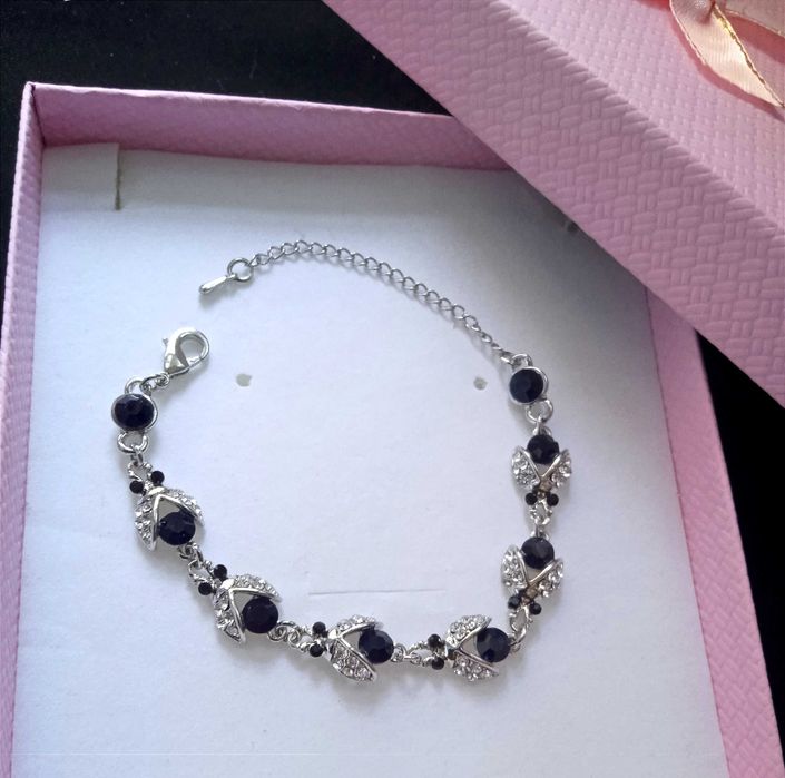 Нови,сребърни бижута. Колие, ланец,гривна,пръстен.. В подаръчна кутия