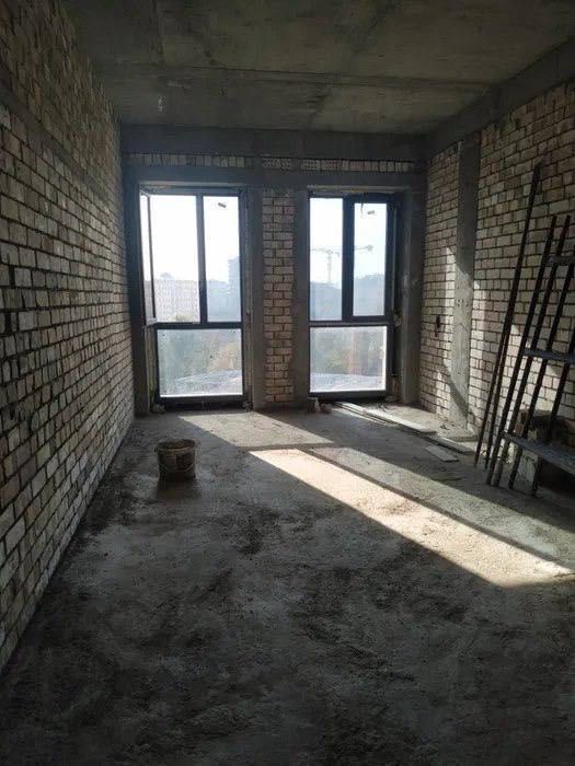 Wiston Продается 2 комнатаная квартира коробка  ул.Ниезбек Йули