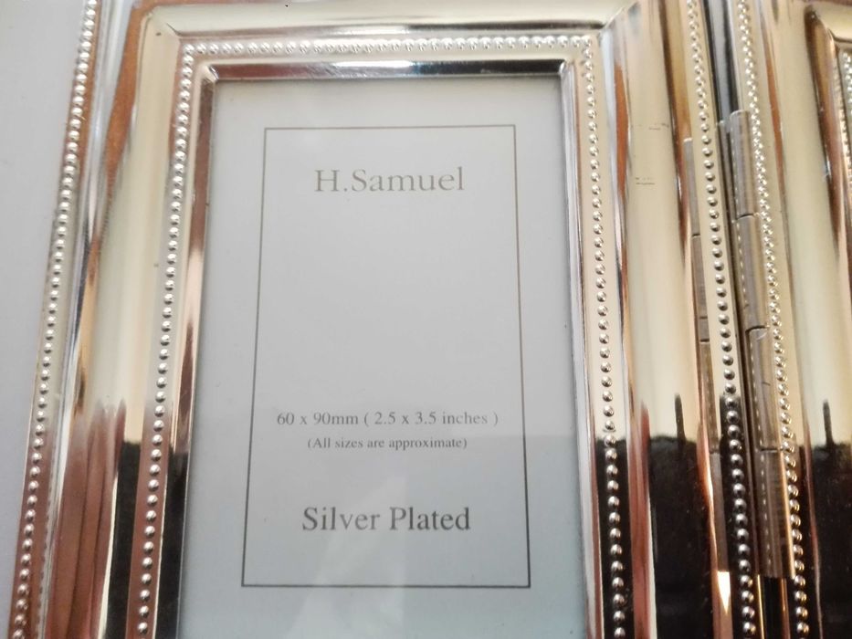 Настолен часовник и макет на часовникова кула.