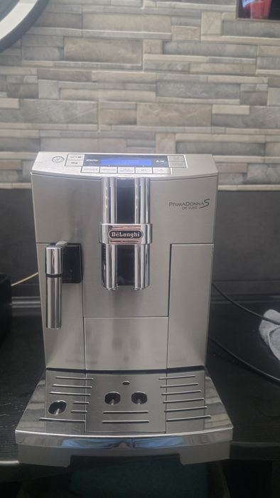 Vand expresor Delonghi Prima Donna De Luxe in stare foarte buna