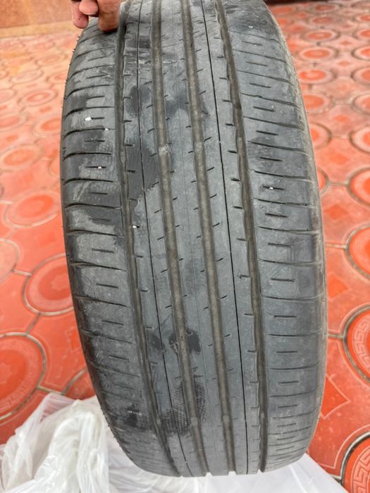 Продается летние шины Dunlop на Lexus R21
