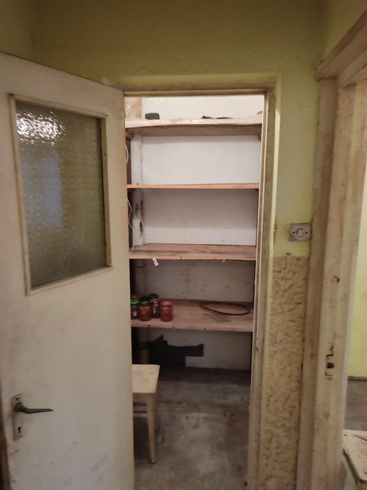 Vând apartament 3 camere în ADJUD