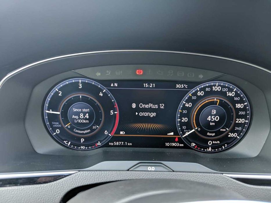 VW Passat B8 2015 · 1.6 TDI · 102.000 km · Automată · Albastru metalizat