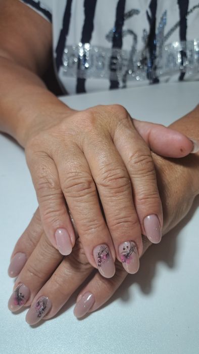 Дорогие девочки приглашаю вас на маникюр