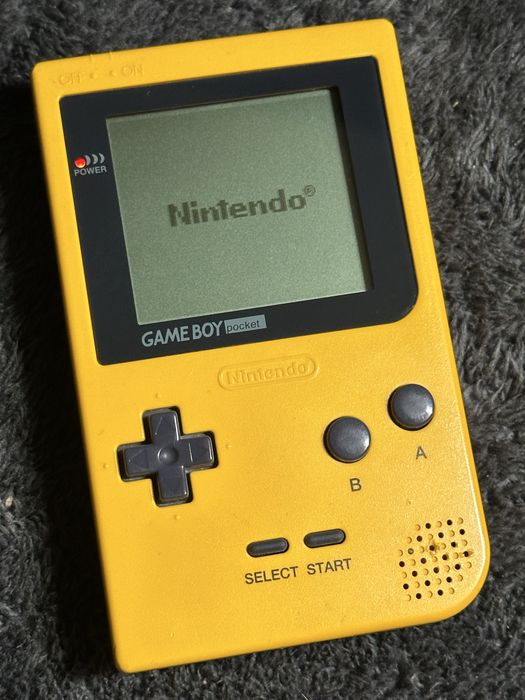 Nintendo game boy pocket