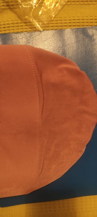 Две шапочки за 1500 тг