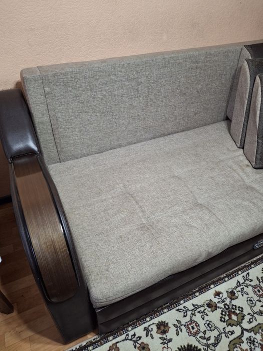Продам Срочно...  Диван и кресло..