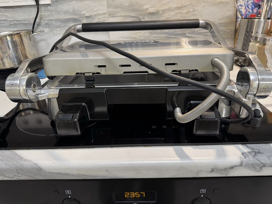 Мультигриль DeLonghi CGH1030D  гриль - вафельница 2 в 1