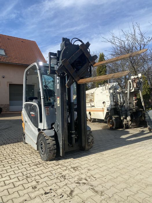 De inchiriat stivuitor cu rotator