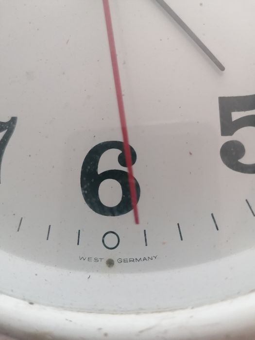 Стенен часовник от Германия