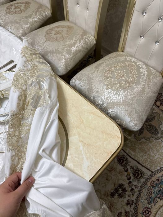 Стол + 10 та стули билан сотилади + хонтахта болади