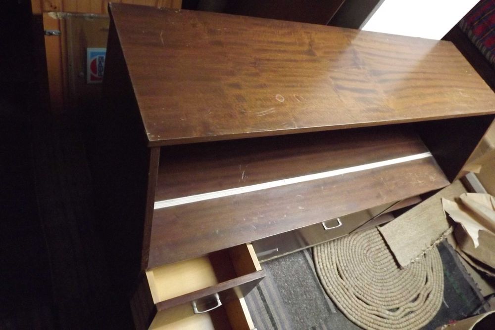 Бюфет от времето на соц-а и ракла