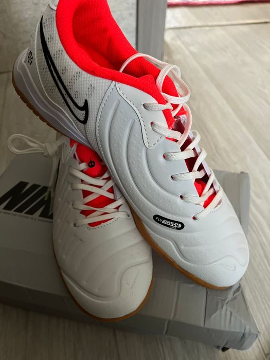 Фудзалка Nike белый 40р маломерка