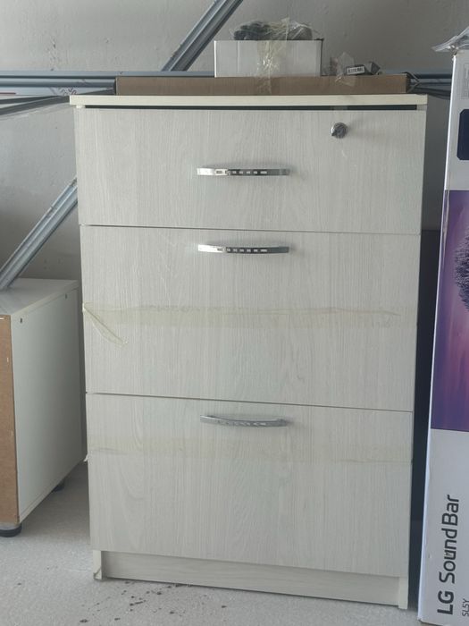 Продам шкаф и тумбочкк