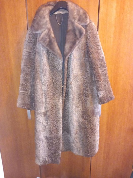 Blana deosebita si pardesiu piele superbe cititi detaliile.