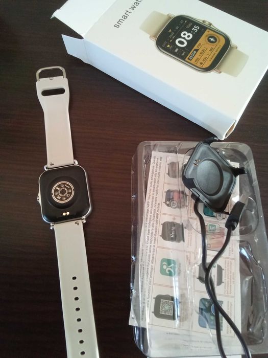 Чисто нов смарт часовник