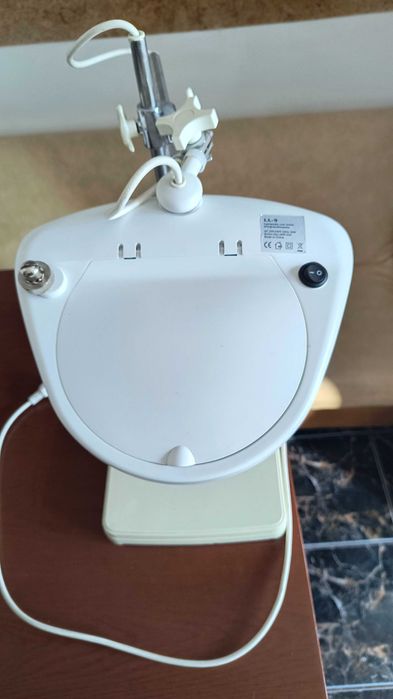 Lampă de birou cu lupă și lumină, profesionala.