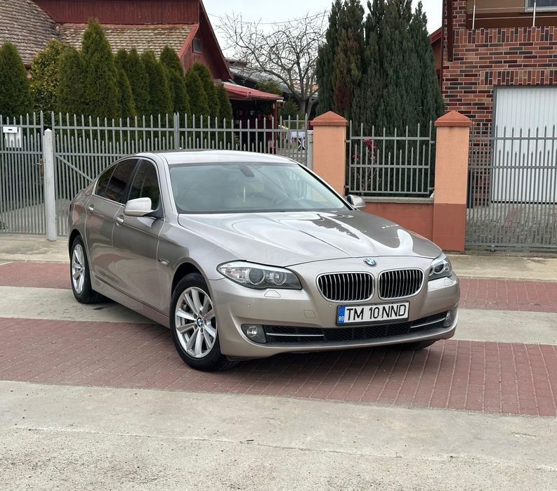 Bmw f10 520i 2.0 benzina an 2012 automat unic proprietar fiscal pe loc 

Dublu Climatronic functional 
Padele volan
Sistem start stop
Faruri bi-xenon