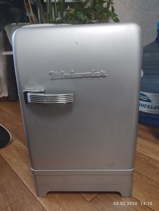 Продам мини-холодильник (автохолодильник)