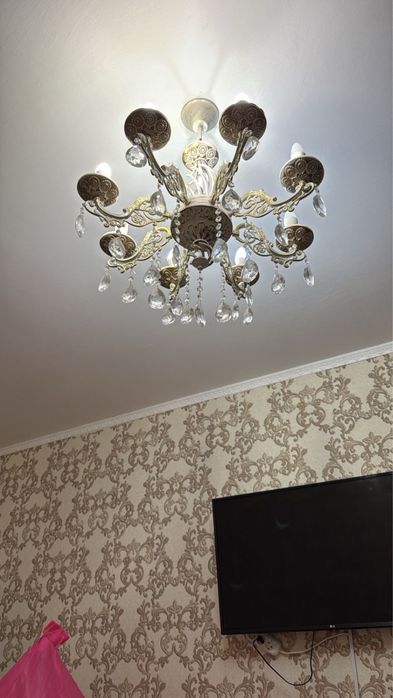 Продам люстру б/у