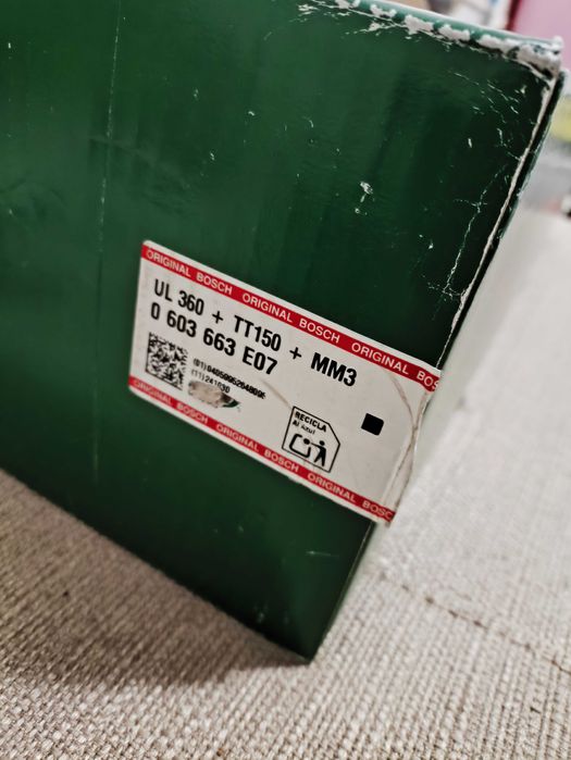 Bosch UniversalLevel 360 cu trepied si geanta, produs nou